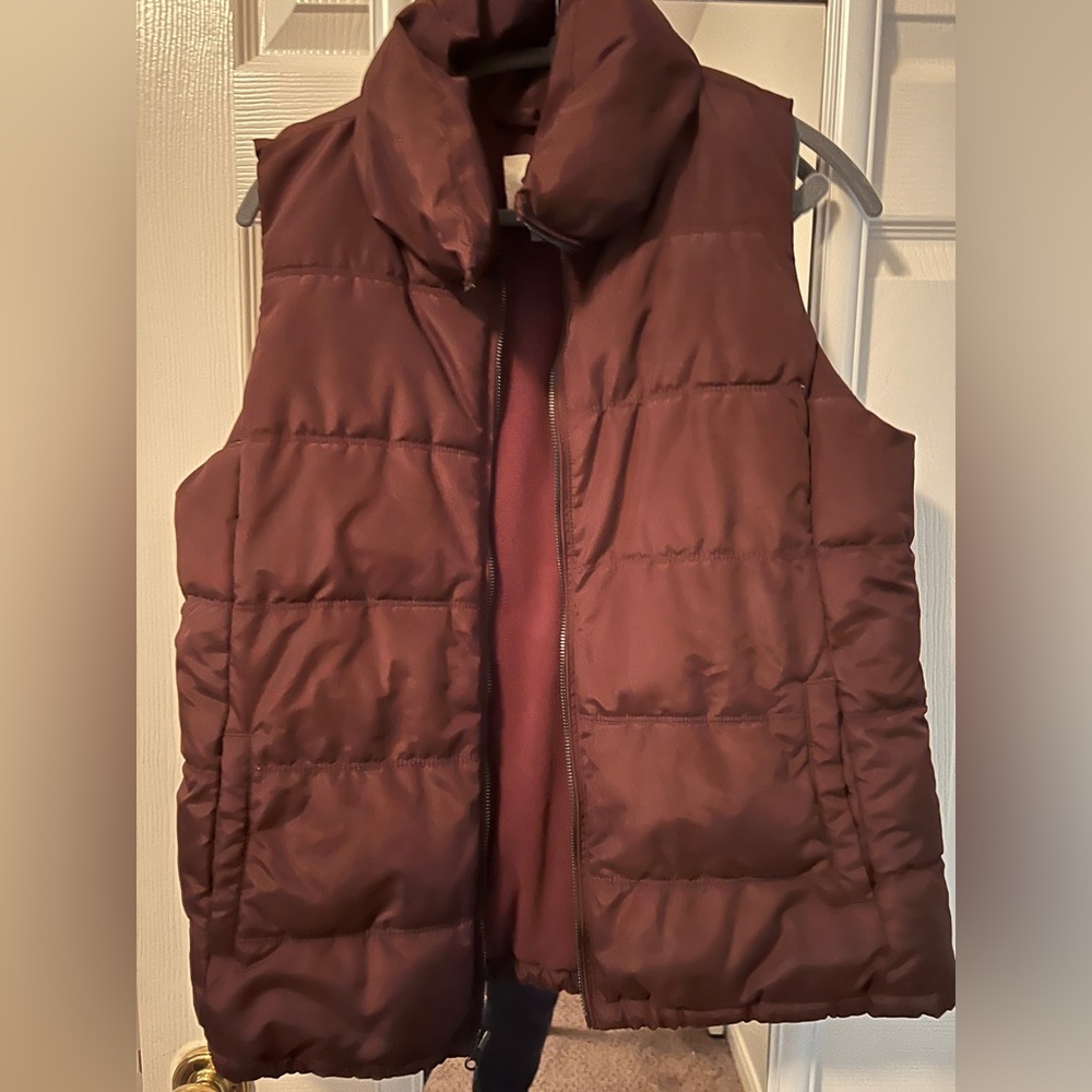 Old Navy Puffer Vest Burgundy